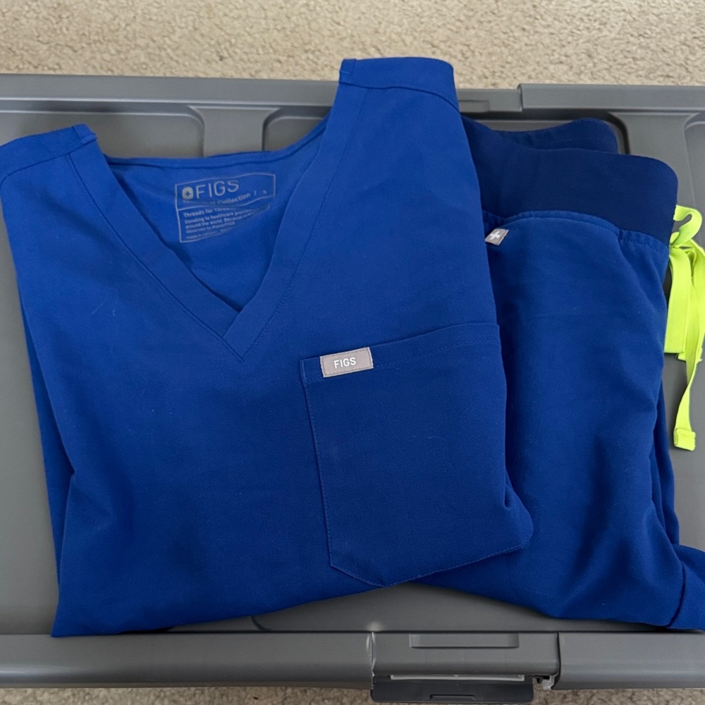 FIGS Electric Blue S Set